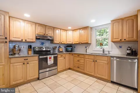 Kitchen - 1635 Ridout Rd, Annapolis, MD 21409 photo 2 of 4