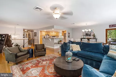 Living - 1635 Ridout Rd, Annapolis, MD 21409 photo 2 of 3