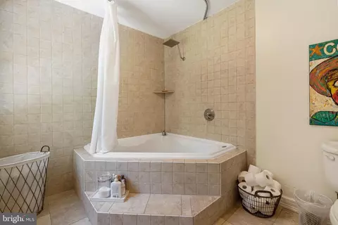Bath - 1635 Ridout Rd, Annapolis, MD 21409 photo 2 of 5
