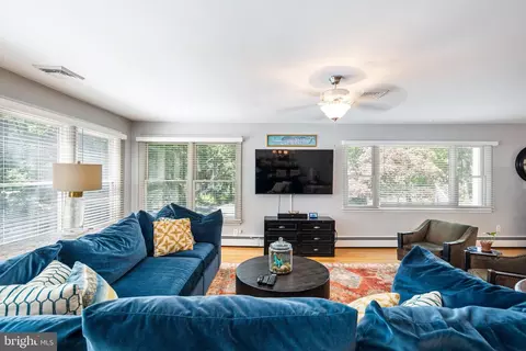Living - 1635 Ridout Rd, Annapolis, MD 21409 photo 3 of 3