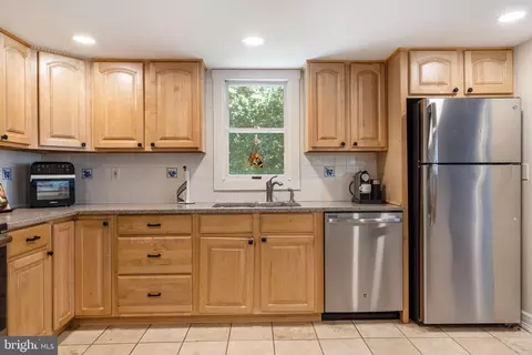 Kitchen - 1635 Ridout Rd, Annapolis, MD 21409 photo 3 of 4