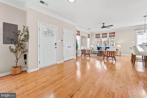Entry Way - 7913 Charles Ct, Pasadena, MD 21122 photo 3 of 6