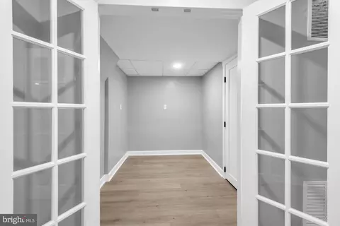 Entry Way - 6 2nd St, Annapolis, MD 21401 photo 9 of 11