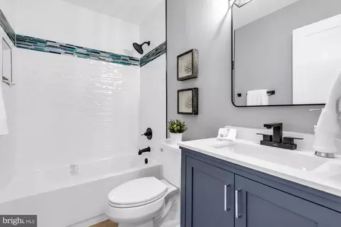 Bath - 6 2nd St, Annapolis, MD 21401 photo 1 of 5
