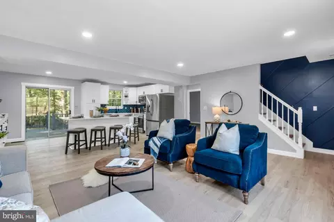 Entry Way - 6 2nd St, Annapolis, MD 21401 photo 2 of 11