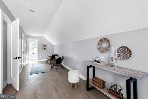 Entry Way - 6 2nd St, Annapolis, MD 21401 photo 7 of 11