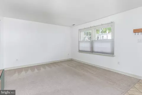 Living - 1713 Gaffney Ct, Crofton, MD 21114 photo 3 of 8