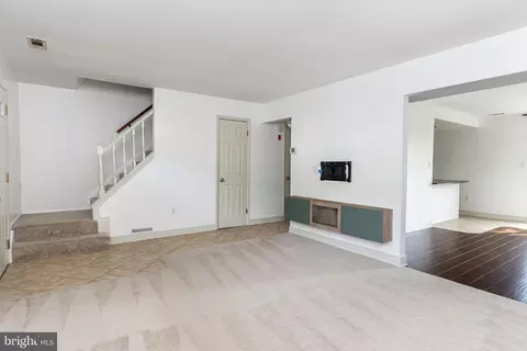 Living - 1713 Gaffney Ct, Crofton, MD 21114 photo 4 of 8