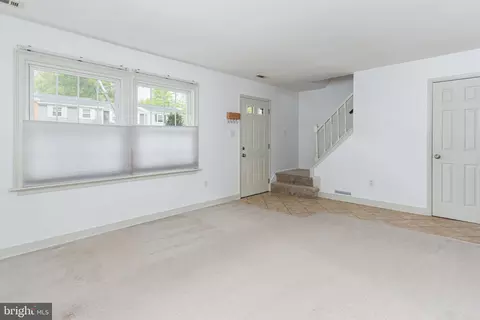 Living - 1713 Gaffney Ct, Crofton, MD 21114 photo 5 of 8