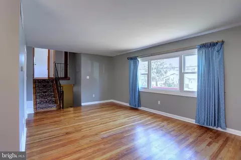 8434 Bay Dr, Pasadena, MD 21122 photo 9