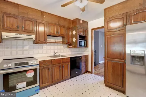 8434 Bay Dr, Pasadena, MD 21122 photo 12