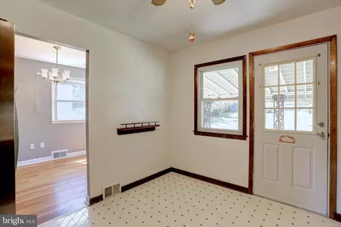 8434 Bay Dr, Pasadena, MD 21122 photo 13