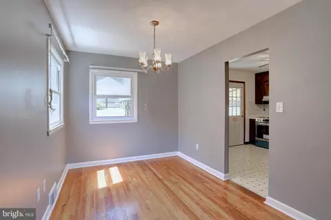 8434 Bay Dr, Pasadena, MD 21122 photo 10