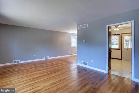 8434 Bay Dr, Pasadena, MD 21122 photo 7