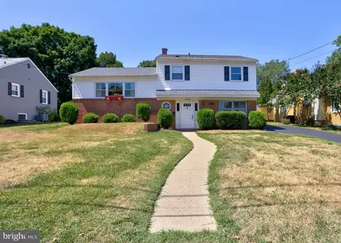 8434 Bay Dr, Pasadena, MD 21122