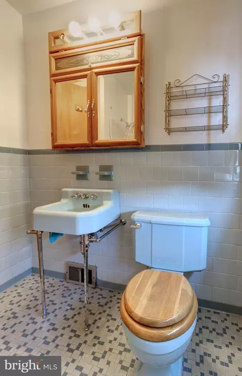 8434 Bay Dr, Pasadena, MD 21122 photo 28