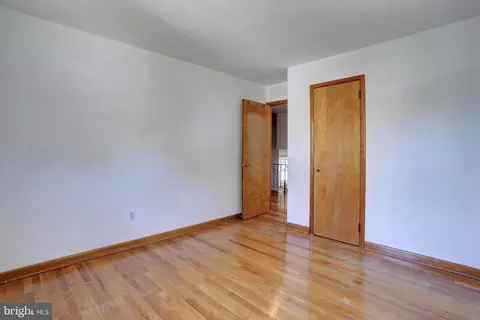 8434 Bay Dr, Pasadena, MD 21122 photo 18