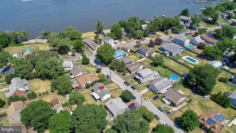 8434 Bay Dr, Pasadena, MD 21122 photo 5