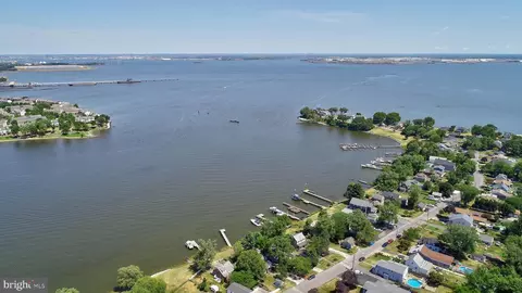8434 Bay Dr, Pasadena, MD 21122 photo 4