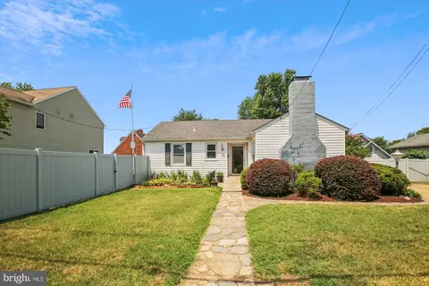 18 Homeland Rd, Pasadena, MD 21122
