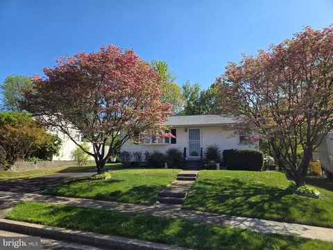 809 Bentwillow Dr, Glen Burnie, MD 21061