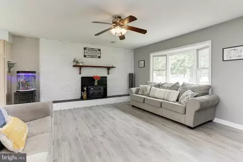 317 Bayview Dr, Edgewater, MD 21037 photo 3