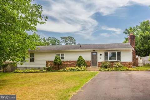 317 Bayview Dr, Edgewater, MD 21037