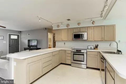 317 Bayview Dr, Edgewater, MD 21037 photo 9
