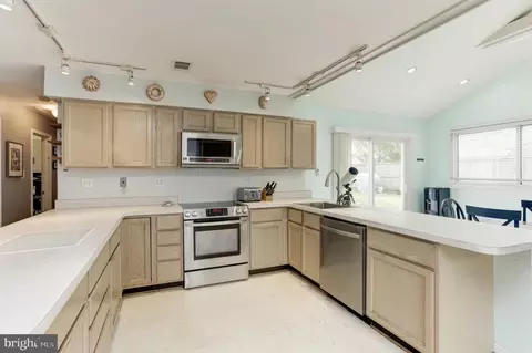 317 Bayview Dr, Edgewater, MD 21037 photo 8