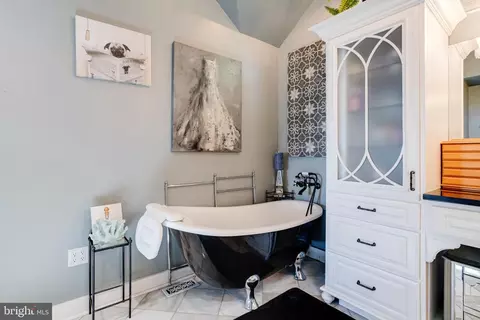 Bath - 3300 Hidden River View Rd, Annapolis, MD 21403 photo 2 of 8