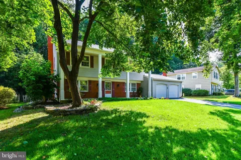 1716 Tipton Dr, Crofton, MD 21114 photo 2