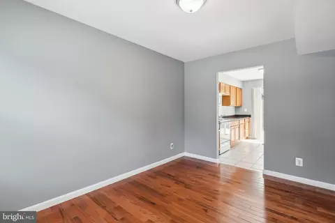 Entry Way - 1112 Forest Dr, Annapolis, MD 21403 photo 4 of 5