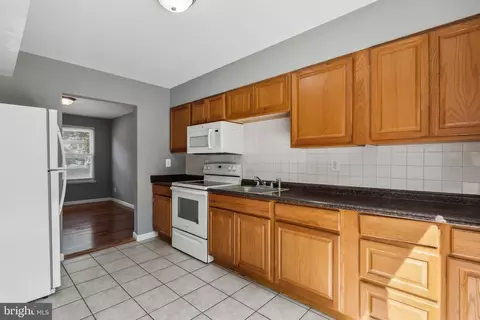 Entry Way - 1112 Forest Dr, Annapolis, MD 21403 photo 5 of 5