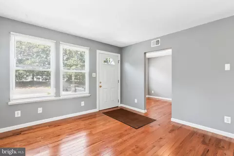 Entry Way - 1112 Forest Dr, Annapolis, MD 21403 photo 1 of 5