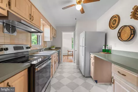 Kitchen - 109 Boyd Dr, Annapolis, MD 21403 photo 2 of 2