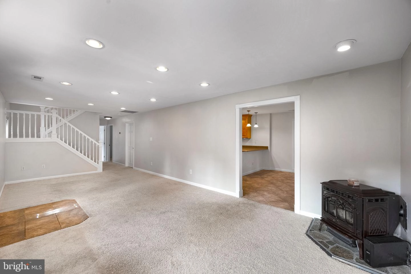 269 9th St, Pasadena, MD 21122 photo 2
