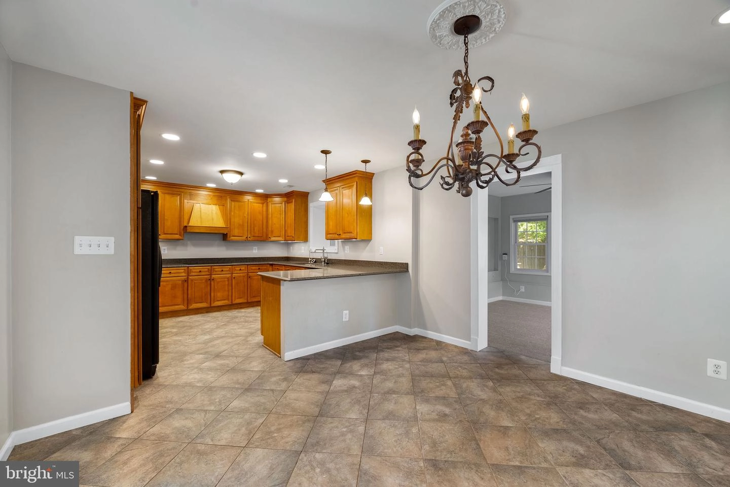 269 9th St, Pasadena, MD 21122 photo 4