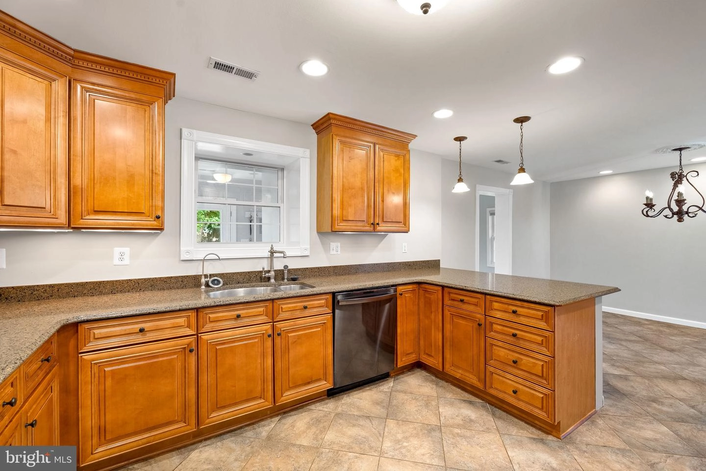 269 9th St, Pasadena, MD 21122 photo 8