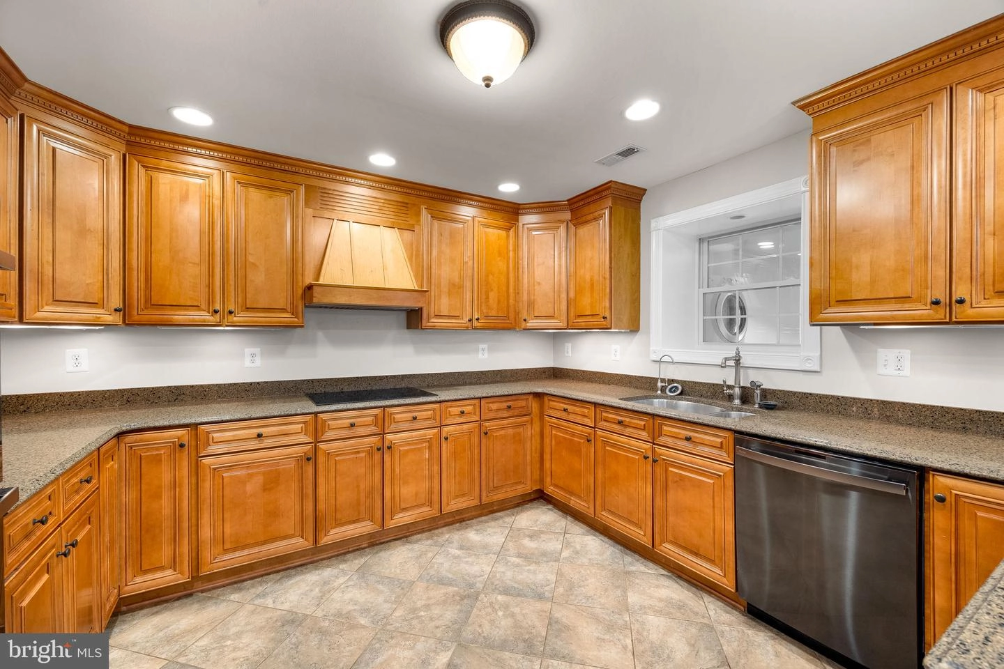 269 9th St, Pasadena, MD 21122 photo 6