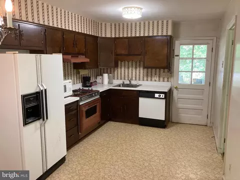 1500 Marco Dr, Pasadena, MD 21122 photo 5
