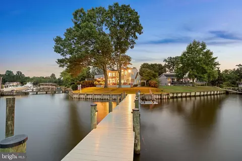 1909 Surf Cir, Pasadena, MD 21122