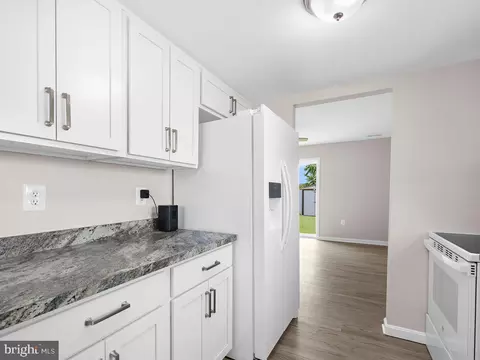 Kitchen - 8537 Neptune Dr, Pasadena, MD 21122 photo 4 of 4