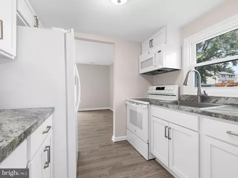 Kitchen - 8537 Neptune Dr, Pasadena, MD 21122 photo 2 of 4