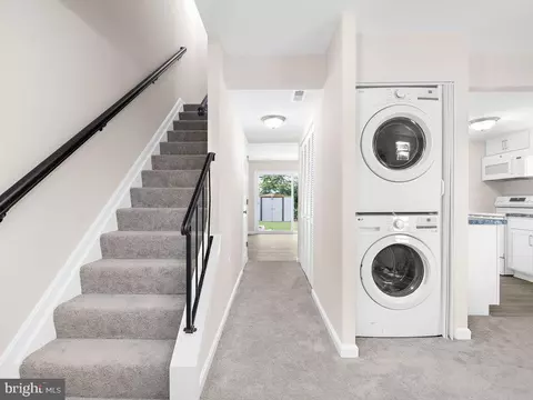 Entry Way - 8537 Neptune Dr, Pasadena, MD 21122 photo 1 of 2