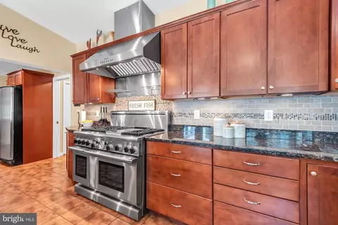 Kitchen - 319 Greenridge Dr, Dunkirk, MD 20754 photo 3 of 9