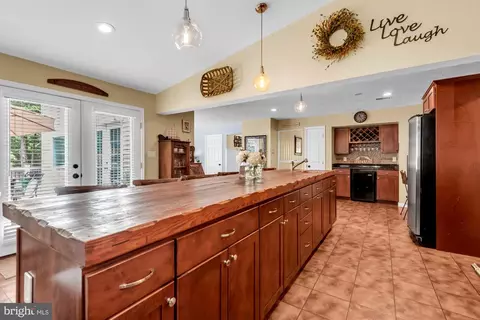 Kitchen - 319 Greenridge Dr, Dunkirk, MD 20754 photo 4 of 9