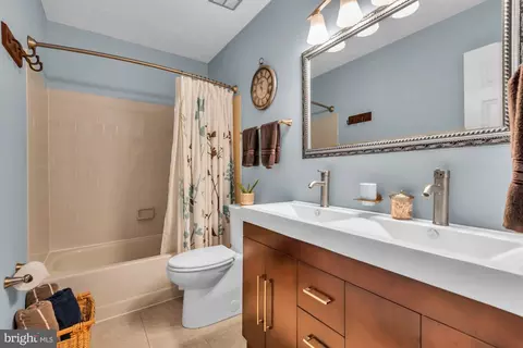 Bath - 319 Greenridge Dr, Dunkirk, MD 20754 photo 7 of 8