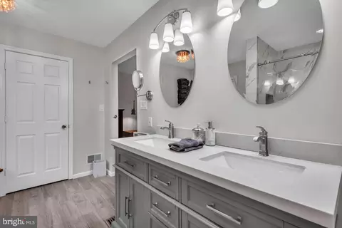 Bath - 319 Greenridge Dr, Dunkirk, MD 20754 photo 4 of 8
