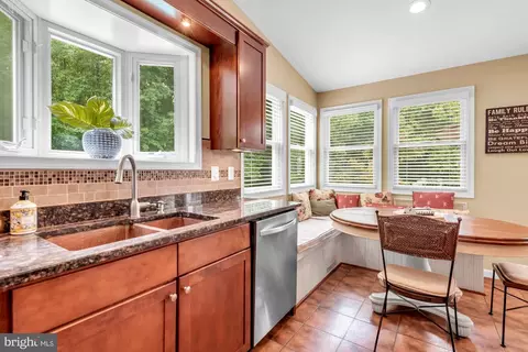 Kitchen - 319 Greenridge Dr, Dunkirk, MD 20754 photo 7 of 9