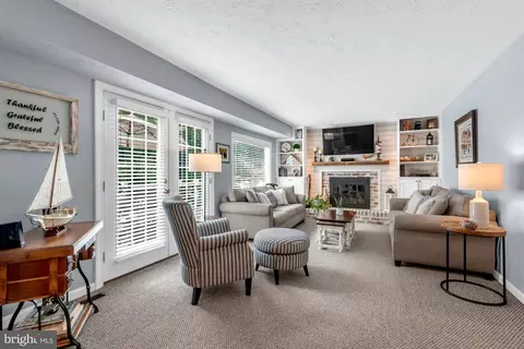 Living - 319 Greenridge Dr, Dunkirk, MD 20754 photo 1 of 2